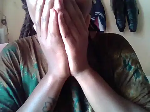 Snapshot of Queen_loveer chatting on October 11, 2025, 6:56 am Queen loveer online show from October 11, 2025, 6:56 am