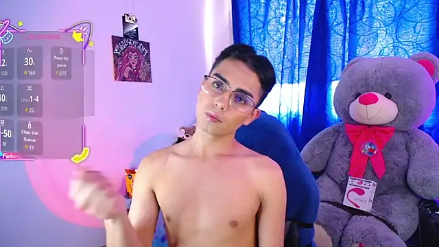 Snapshot of OwenBluee chatting on July 14, 2026, 6:24 pm OwenBluee online show from July 14, 2026, 6:24 pm