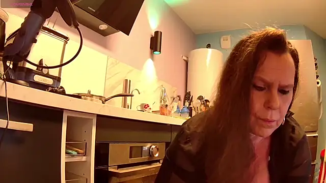 Endrocleia online show from April 5, 2026, 12:19 am