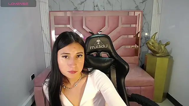 lizzyluk ch online show from January 16, 2025, 1:27 am