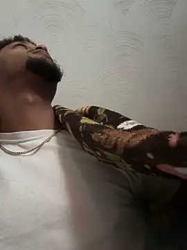 Snapshot of rayyymack chatting on January 1, 2025, 5:00 pm rayyymack online show from January 1, 2025, 5:00 pm