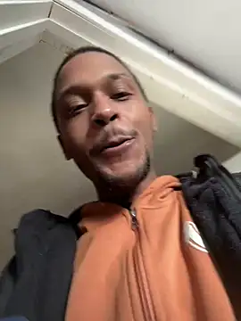 Snapshot of rayyymack chatting on February 7, 2025, 8:42 pm rayyymack online show from February 7, 2025, 8:42 pm