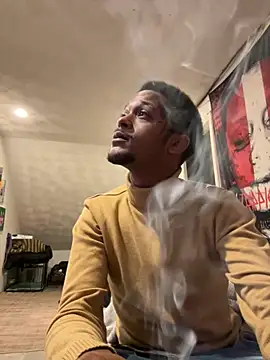 Snapshot of rayyymack chatting on November 19, 2025, 12:21 am rayyymack online show from November 19, 2025, 12:21 am