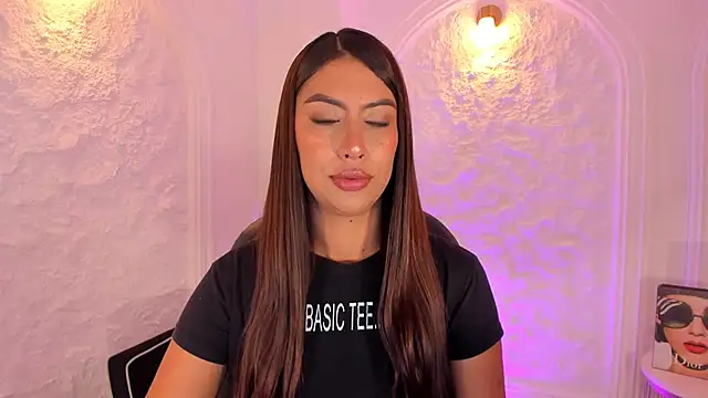 ArianaDumont online show from September 18, 2025, 11:45 am