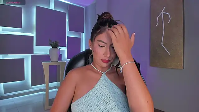 ArianaDumont online show from February 16, 2026, 11:28 am