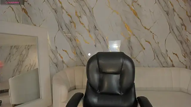 ArianaDumont online show from July 17, 2026, 11:06 am