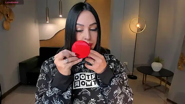 Snapshot of KatieStonne chatting on January 4, 2025, 2:14 am KatieStonne online show from January 4, 2025, 2:14 am