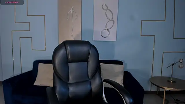 Snapshot of KatieStonne chatting on February 25, 2025, 3:20 am KatieStonne online show from February 25, 2025, 3:20 am