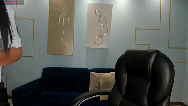 Snapshot of KatieStonne chatting on March 7, 2025, 3:29 am KatieStonne online show from March 7, 2025, 3:29 am