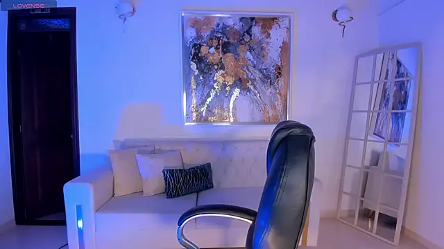 Snapshot of KatieStonne chatting on September 10, 2025, 2:33 am KatieStonne online show from September 10, 2025, 2:33 am