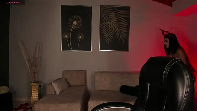 Snapshot of KatieStonne chatting on November 1, 2025, 3:52 am KatieStonne online show from November 1, 2025, 3:52 am