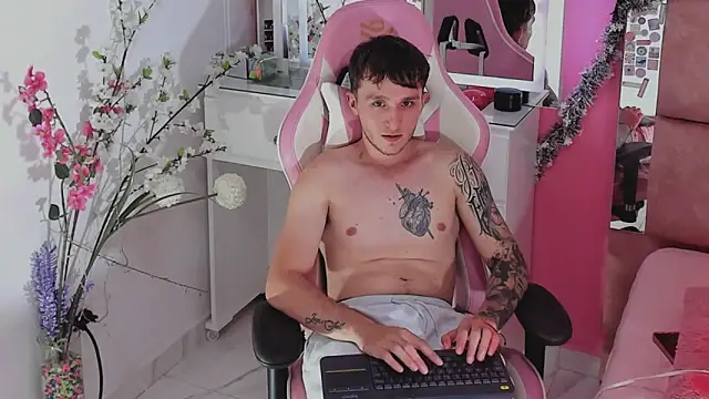 Dylanwhite23  online show from December 18, 2025, 3:12 am