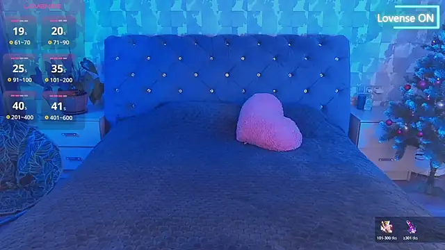 SuzannaWild online show from December 17, 2025, 1:17 pm