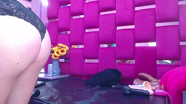 Snapshot of Lya_Anal chatting on October 20, 2025, 8:20 pm Lya Anal online show from October 20, 2025, 8:20 pm