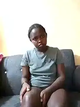 Sweetcecie01 online show from November 11, 2025, 8:42 pm