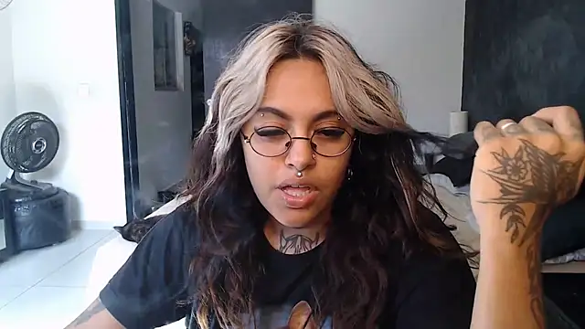 lolafairytail online show from November 21, 2025, 5:22 pm