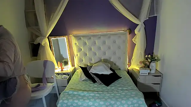 Snapshot of Ingrid_Casas chatting on December 21, 2024, 7:49 pm Ingrid Casas online show from December 21, 2024, 7:49 pm