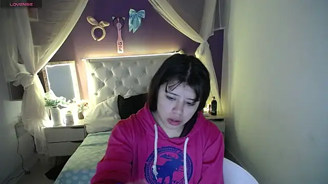 Snapshot of Ingrid_Casas chatting on January 22, 2025, 10:37 pm Ingrid Casas online show from January 22, 2025, 10:37 pm