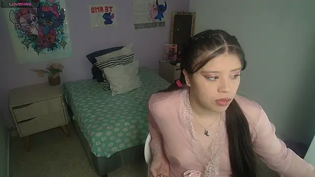 Snapshot of Ingrid_Casas chatting on November 6, 2025, 2:29 pm Ingrid Casas online show from November 6, 2025, 2:29 pm