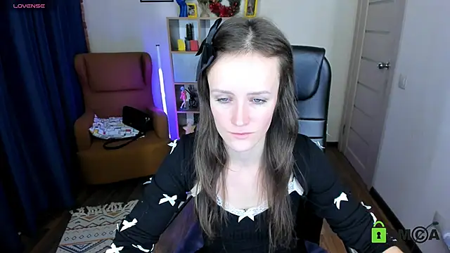 Snapshot of FrancescaCollins chatting on December 24, 2024, 6:22 am FrancescaCollins online show from December 24, 2024, 6:22 am