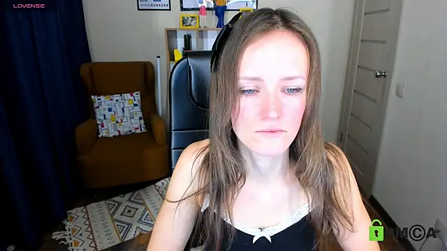 Snapshot of FrancescaCollins chatting on February 16, 2025, 11:16 am FrancescaCollins online show from February 16, 2025, 11:16 am