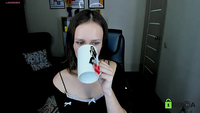 Snapshot of FrancescaCollins chatting on October 13, 2025, 11:21 am FrancescaCollins online show from October 13, 2025, 11:21 am