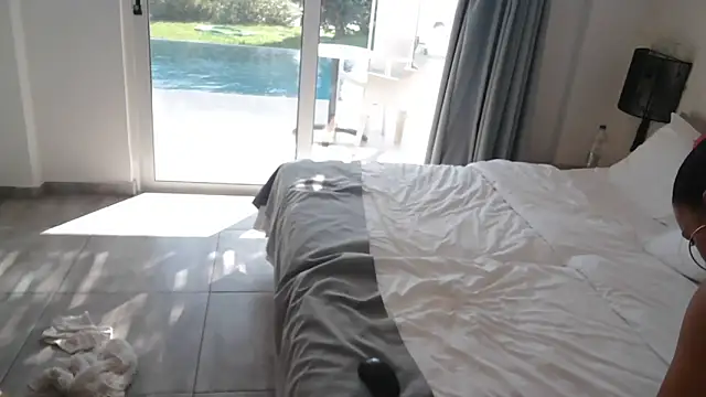 HotElena online show from September 15, 2025, 1:11 pm