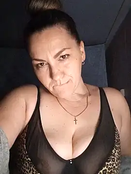 Snapshot of Ant0nina chatting on December 19, 2024, 1:28 am Ant0nina online show from December 19, 2024, 1:28 am