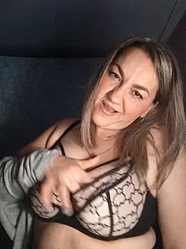 Snapshot of Ant0nina chatting on December 27, 2024, 10:59 pm Ant0nina online show from December 27, 2024, 10:59 pm