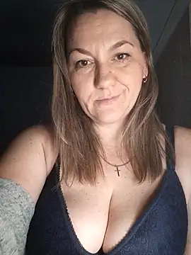 Snapshot of Ant0nina chatting on February 24, 2025, 1:35 am Ant0nina online show from February 24, 2025, 1:35 am