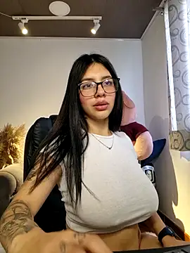 Snapshot of Alin_Aly chatting on March 5, 2025, 3:40 pm Alin Aly online show from March 5, 2025, 3:40 pm