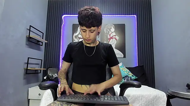 Snapshot of Ethan_lennox chatting on October 6, 2025, 9:01 pm Ethan lennox online show from October 6, 2025, 9:01 pm