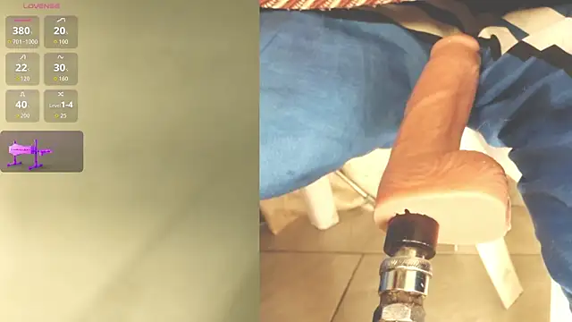 Snapshot of aleja20_- chatting on March 2, 2026, 4:36 am aleja20 - online show from March 2, 2026, 4:36 am