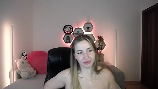SabrinViolet online show from July 10, 2026, 8:07 am