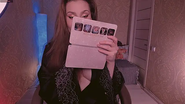 Eesmaaarrr online show from October 14, 2025, 11:16 pm