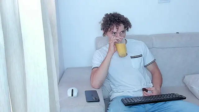 Snapshot of laurent_nova chatting on February 6, 2025, 9:38 pm laurent nova online show from February 6, 2025, 9:38 pm