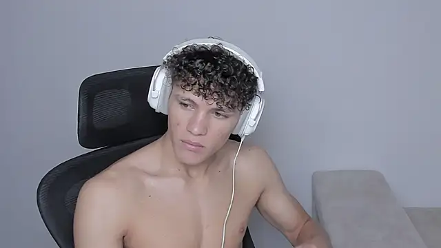 Snapshot of laurent_nova chatting on September 22, 2025, 7:49 pm laurent nova online show from September 22, 2025, 7:49 pm