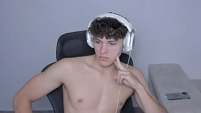 Snapshot of laurent_nova chatting on October 2, 2025, 9:44 pm laurent nova online show from October 2, 2025, 9:44 pm