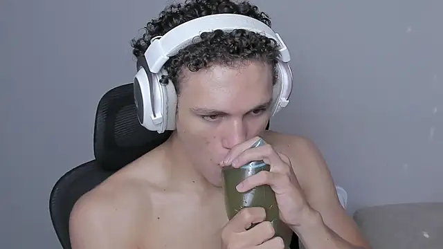 Snapshot of laurent_nova chatting on October 23, 2025, 7:12 pm laurent nova online show from October 23, 2025, 7:12 pm