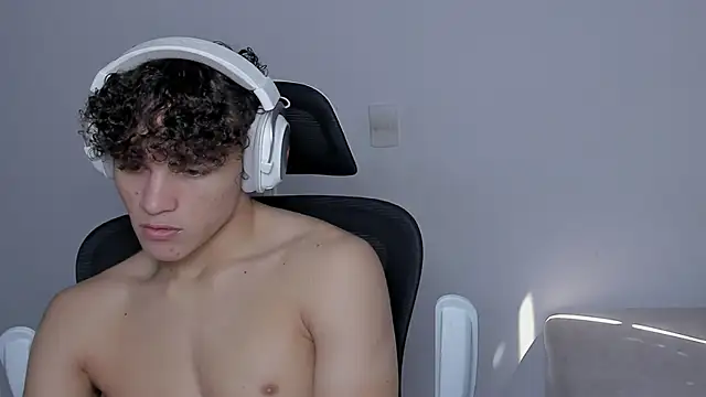 Snapshot of laurent_nova chatting on October 29, 2025, 5:58 pm laurent nova online show from October 29, 2025, 5:58 pm