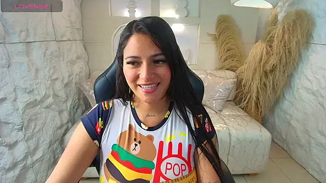 Dakotha v  online show from April 14, 2026, 4:51 am