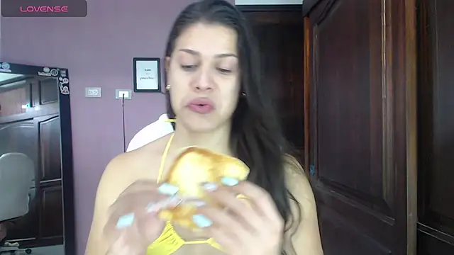 Snapshot of Luciana_Ortiz1 chatting on December 19, 2024, 3:52 pm Luciana Ortiz1 online show from December 19, 2024, 3:52 pm