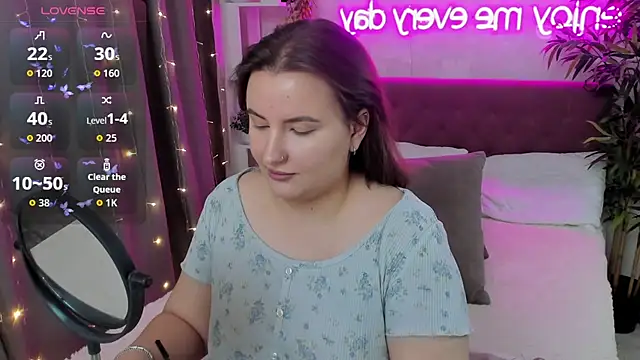 FeralPeach online show from October 19, 2025, 4:24 am