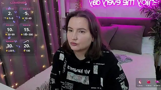 FeralPeach online show from November 7, 2025, 4:34 am