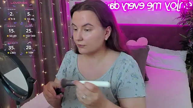 Snapshot of FeralPeach chatting on July 11, 2026, 5:54 am FeralPeach online show from July 11, 2026, 5:54 am