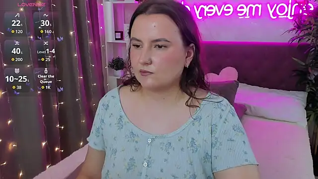 Snapshot of FeralPeach chatting on July 14, 2026, 7:13 am FeralPeach online show from July 14, 2026, 7:13 am