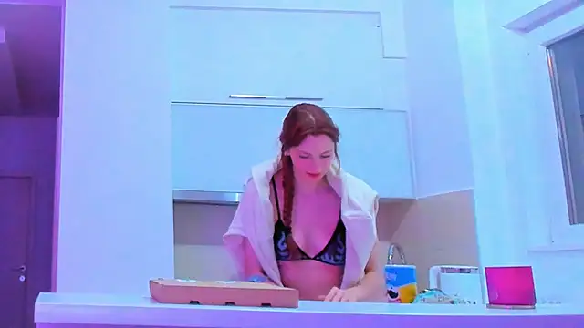 Snapshot of Alyssa_Smitt chatting on October 4, 2025, 12:08 am Alyssa Smitt online show from October 4, 2025, 12:08 am