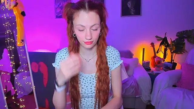 Snapshot of Alyssa_Smitt chatting on October 6, 2025, 9:45 pm Alyssa Smitt online show from October 6, 2025, 9:45 pm