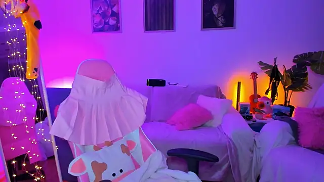 Snapshot of Alyssa_Smitt chatting on October 21, 2025, 6:52 pm Alyssa Smitt online show from October 21, 2025, 6:52 pm