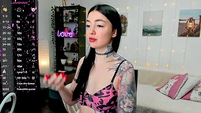 Snapshot of Magic_Allie chatting on February 6, 2025, 8:13 pm Magic Allie online show from February 6, 2025, 8:13 pm